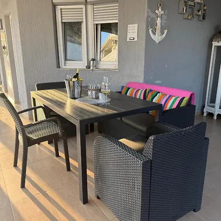 La Diva Eva Apartment Vir