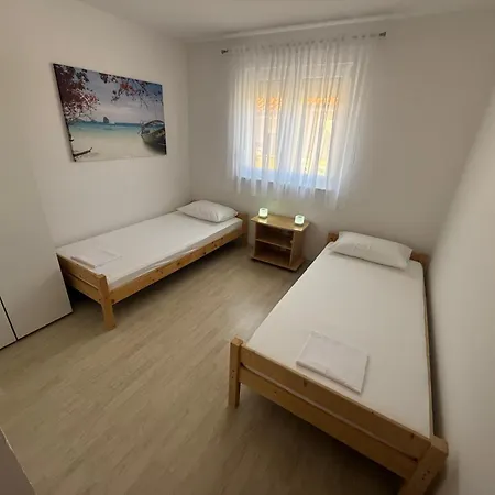 La Diva Eva Apartment Vir